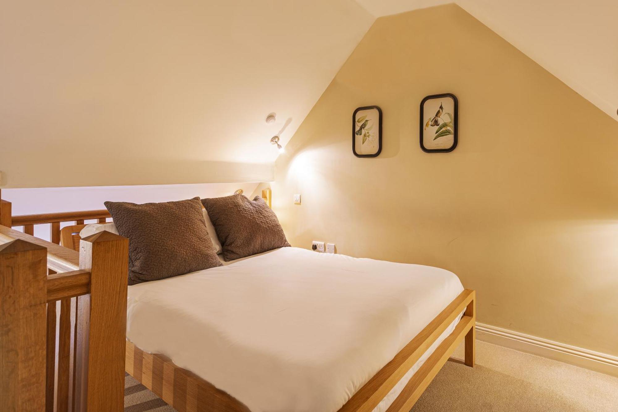 The White Horse Hotel, Romsey, Hampshire Dış mekan fotoğraf